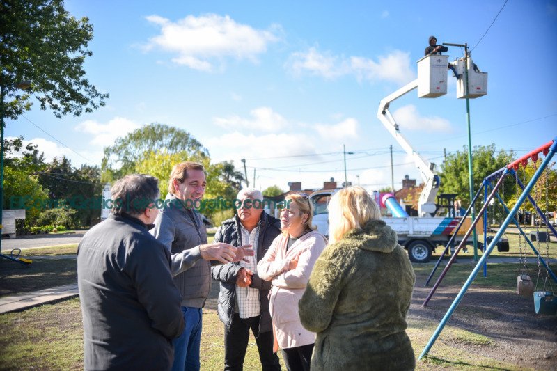 Julio Garro recorrio Olmos encuentro con productores nuevas led y visita a comerciantes 1