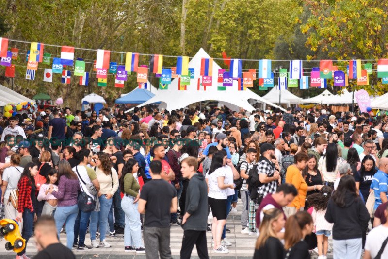 La cultura venezolana congregó a más de 25 mil personas en Plaza Malvinas La cultura venezolana congrego a mas de 25 mil personas en Plaza Malvinas 1