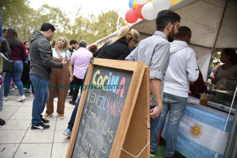 La cultura venezolana congregó a más de 25 mil personas en Plaza Malvinas La cultura venezolana congrego a mas de 25 mil personas en Plaza Malvinas 4