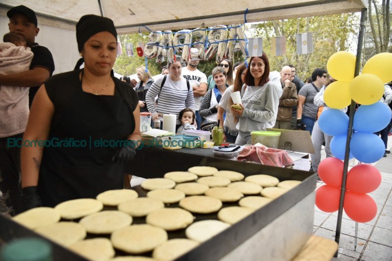 La cultura venezolana congregó a más de 25 mil personas en Plaza Malvinas La cultura venezolana congrego a mas de 25 mil personas en Plaza Malvinas 6