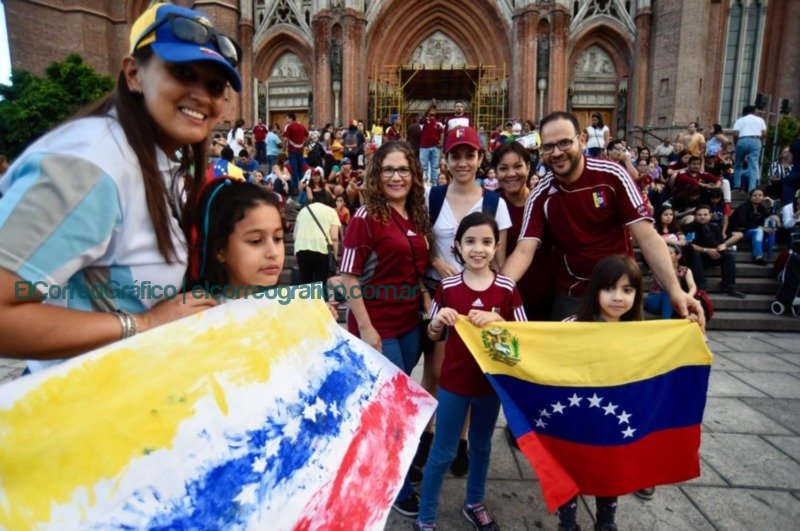 La cultura venezolana conquista la plaza Islas Malvinas con gastronomía, música y danza La cultura venezolana conquista la plaza Islas Malvinas con gastronomia musica y danza 2