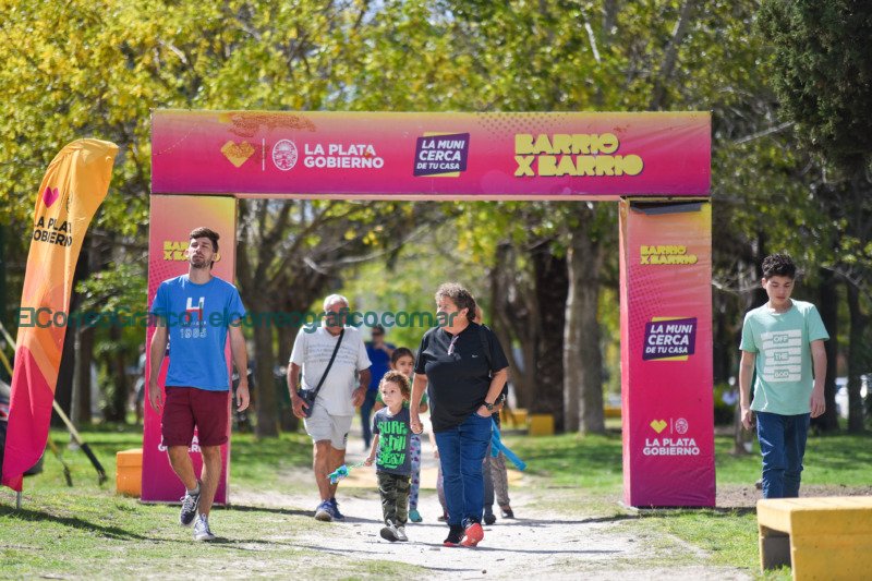 Las postas de ‘Barrio x Barrio’ convocaron a una multitud de vecinos en Los Hornos Las postas de ‘Barrio x Barrio convocaron a una multitud de vecinos en Los Hornos 4