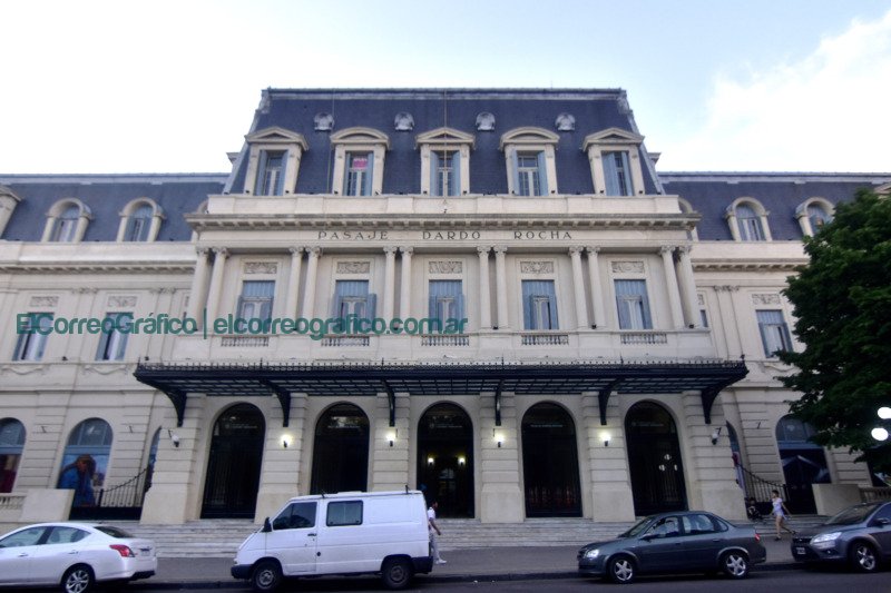 Se estrena Twit la obra sobre la exposicion en redes que gano el Concurso de la Comedia Municipal 1