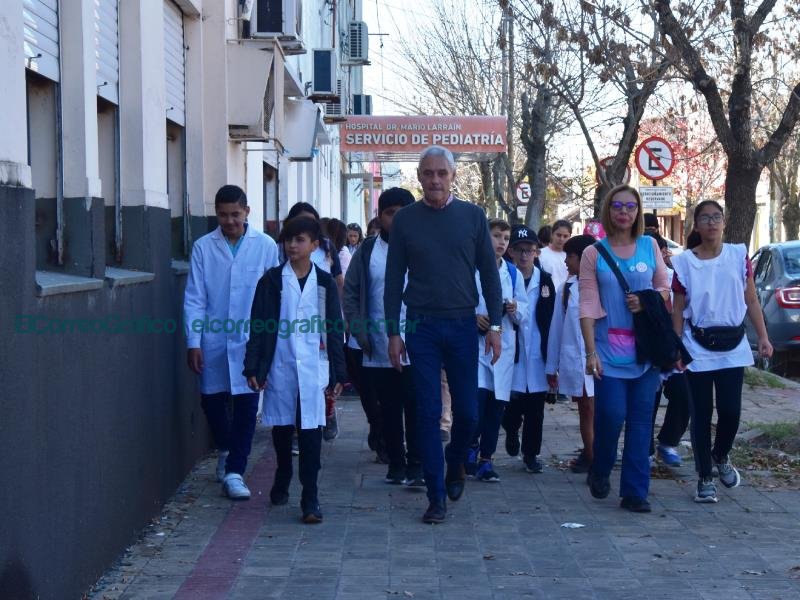 Cagliardi en modo "tour courier": la Escuela Primaria Nº3 visitaron el Municipio Cagliardi en modo tour courier la Escuela Primaria Nº3 visitaron el Municipio 11