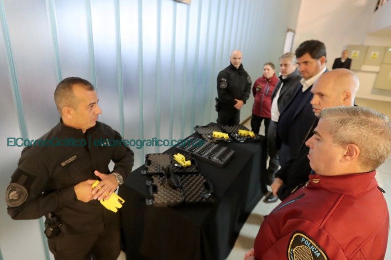 Rodríguez Larreta anunció que en junio comienzan a funcionar las pistolas Taser Rodríguez Larreta anunció que en junio comienzan a funcionar las pistolas Taser 2