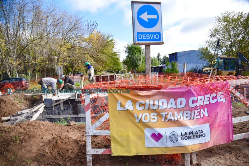 Se construye un nuevo puente vehicular y peatonal sobre el arroyo El Palito 5