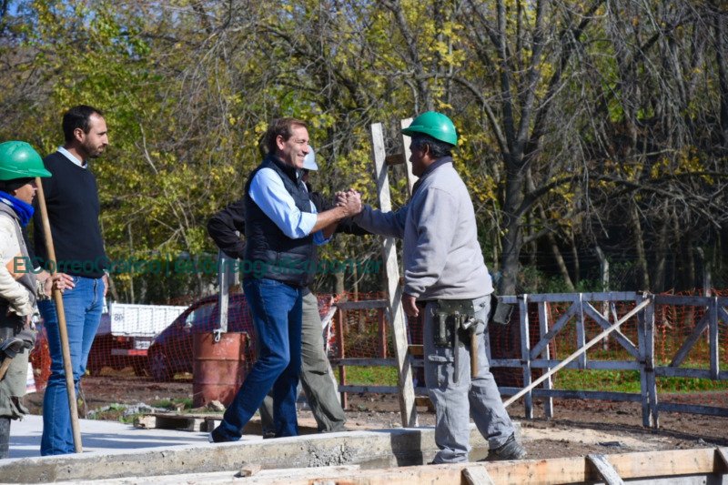 Se construye un nuevo puente vehicular y peatonal sobre el arroyo El Palito 6