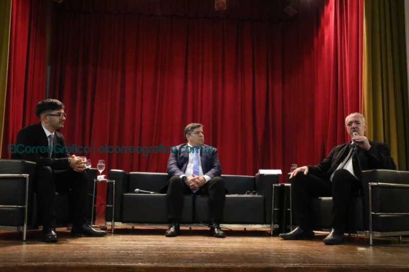 Claudio Romero presentó su libro Brazos abiertos, Todos somos migrantes 2