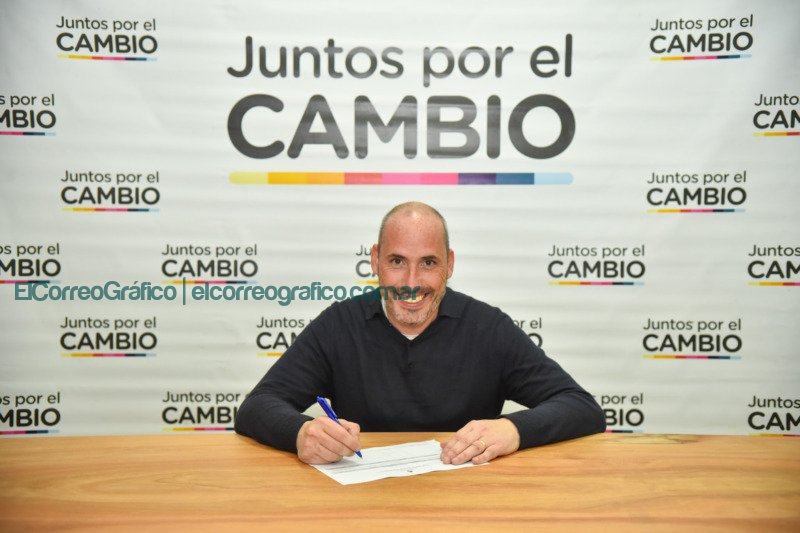 Garro oficializó su precandidatura a intendente de La Plata 05