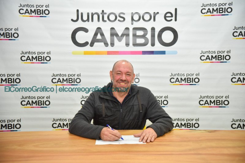 Garro oficializó su precandidatura a intendente de La Plata 07