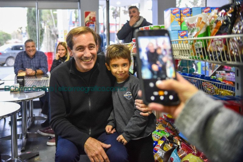 Garro recorrió Gorina dialogó con vecinos y destacó el avance de la nueva avenida 501 3