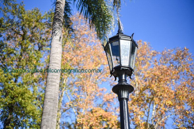La Plata pone en valor más de 500 columnas ornamentales históricas La Plata pone en valor más de 500 columnas ornamentales históricas (2)