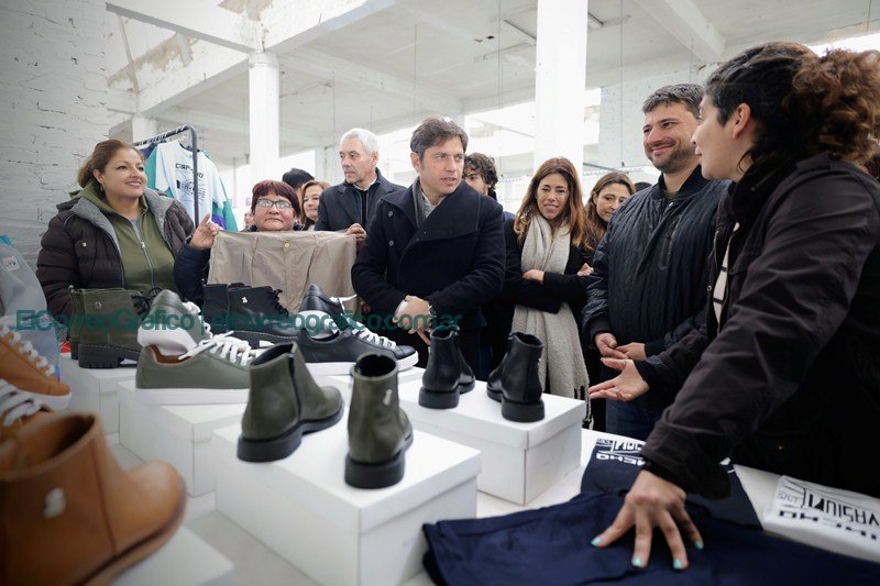 Cagliardi, Kicillof y Grabois pasearon por la Cooperativa Textil Villa Argüello 3