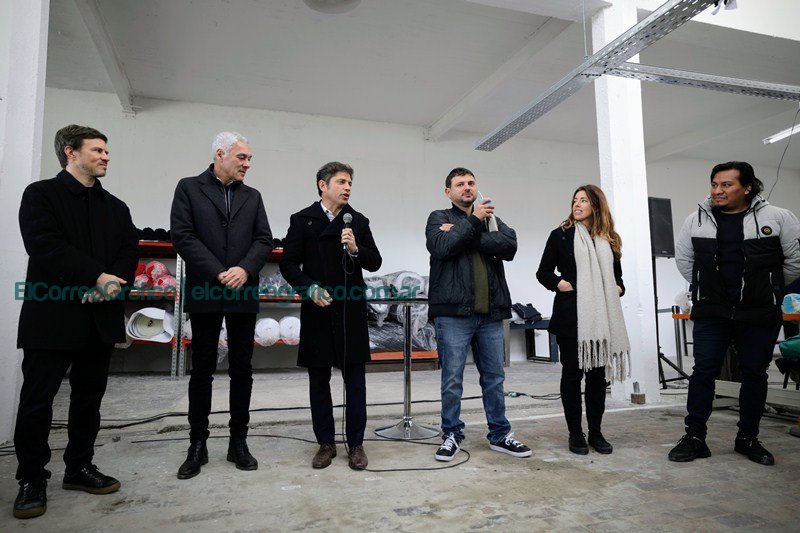 Cagliardi, Kicillof y Grabois pasearon por la Cooperativa Textil Villa Argüello 4