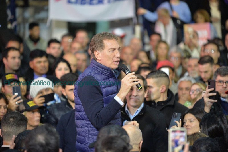 Garro, con Larreta y Santilli en La Plata “Es muy importante contar con un gobernador y un presidente que vuelvan a mirar a los platenses” Garro, con Larreta y Santilli en La Plata “Es muy importante contar con un gobernador y un presidente que vuelvan a mirar a los platenses” 4