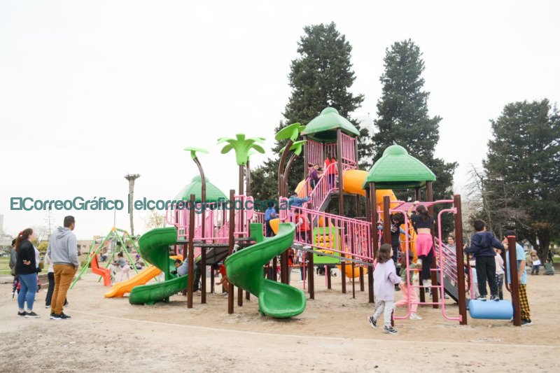 Integrador y selvático, cómo es el nuevo patio de juegos de Parque Alberti 1