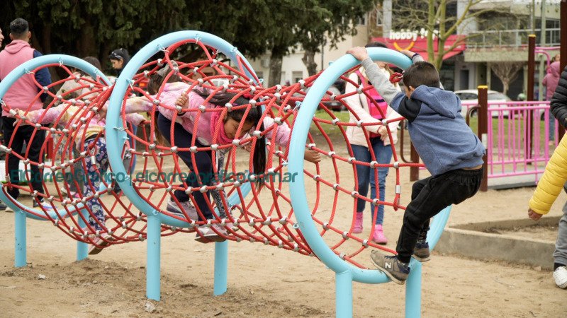 Integrador y selvático: cómo es el nuevo patio de juegos de Parque Alberti Integrador y selvático, cómo es el nuevo patio de juegos de Parque Alberti 3