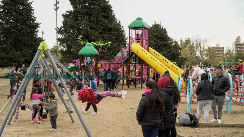 Integrador y selvático: cómo es el nuevo patio de juegos de Parque Alberti Integrador y selvático, cómo es el nuevo patio de juegos de Parque Alberti 4