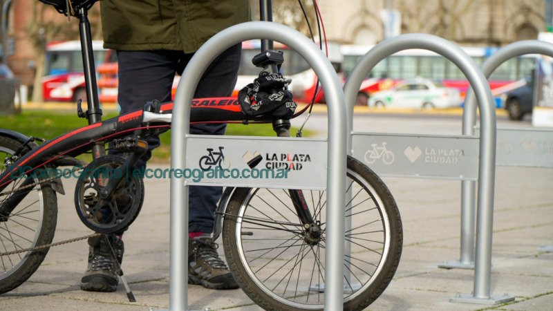 Para alentar la movilidad sustentable, instalan 250 bicicleteros en el centro 1