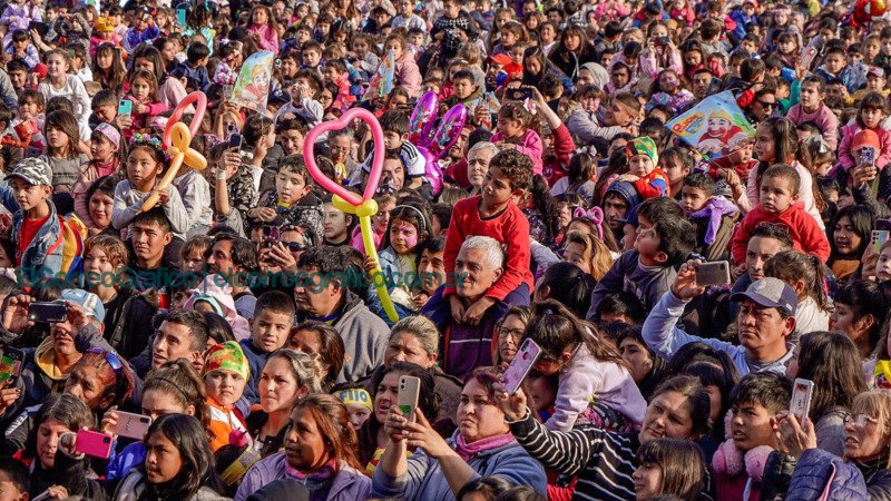 Más de 700 mil vecinos y turistas coparon La Plata Más de 700 mil vecinos y turistas coparon La Plata 04