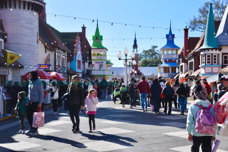 Más de 700 mil vecinos y turistas coparon La Plata 06