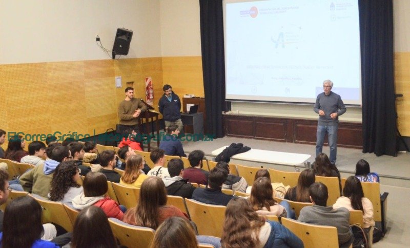 Desarrollo tecnológico nacional impulsado por Ingeniería, El micro eléctrico de la UNLP y Nueve de Julio 7
