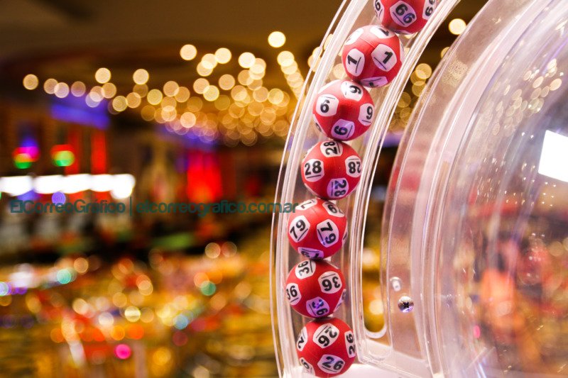 La lotería y sus encantos: ¿Por qué jugar a la Lotería Nica? Red,Lottery,Balls,In,A,Bingo,Machine.gambling,Machine,And,Euqipment. La lotería y sus encantos, Por qué jugar a la Lotería Nica