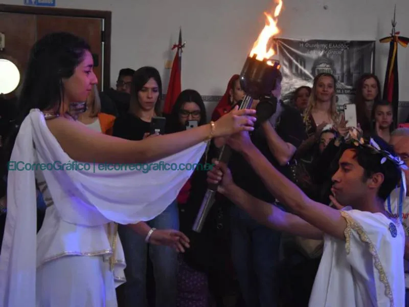 Posta y Encendido de la Llama Votiva en la 46° Fiesta Provincial del Inmigrante en Berisso 5