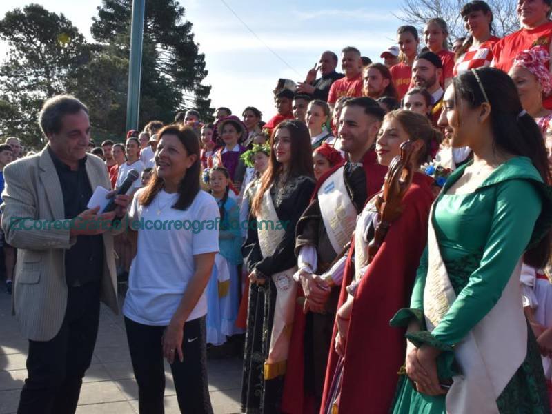 Posta y Encendido de la Llama Votiva en la 46° Fiesta Provincial del Inmigrante en Berisso Posta y Encendido de la Llama Votiva en la 46° Fiesta Provincial del Inmigrante en Berisso 6