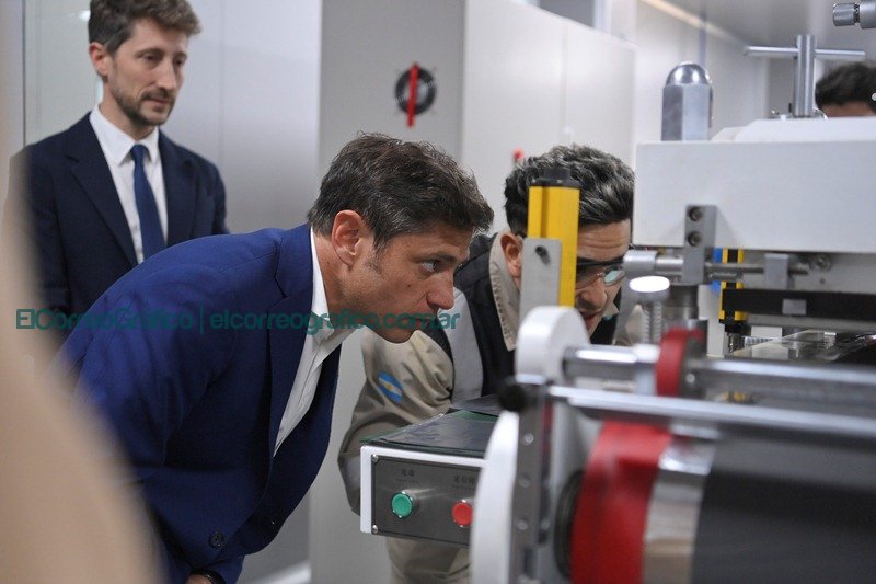 Kicillof en la planta de baterías de litio en La Plata 3