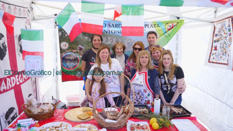 La Plata Celebra La colectividad italiana brindó un festín de arte y gastronomía en la plaza Moreno 5