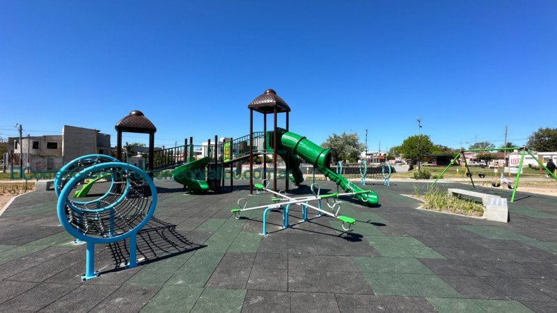 Nuevo patio de juegos temático en el Skatepark de Villa Elvira Nuevo patio de juegos temático en el Skatepark de Villa Elvira 1