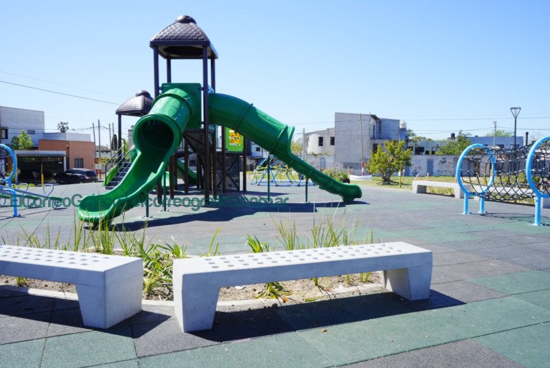 Nuevo patio de juegos temático en el Skatepark de Villa Elvira Nuevo patio de juegos temático en el Skatepark de Villa Elvira 2