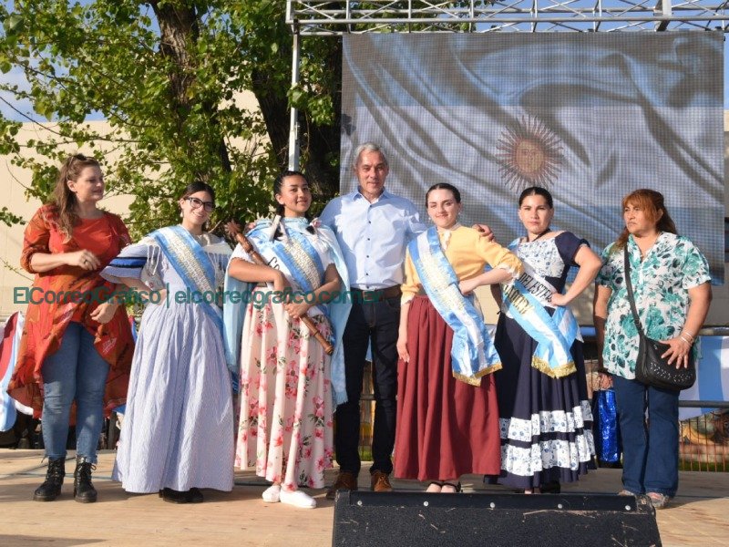 Éxito y Tradición: Resumen de la 20º Fiesta del Provinciano en Berisso Éxito y Tradición Resumen de la 20º Fiesta del Provinciano en Berisso 3