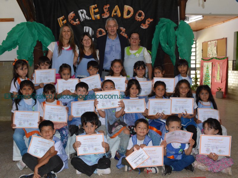 Fabián Cagliardi en el egreso en el Jardín 906 “Berisso, Tierra de Inmigrantes” 4