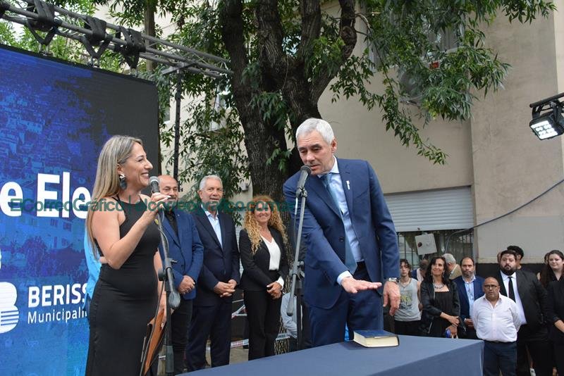 Fabián Cagliardi juramentó como intendente reelecto de Berisso 2