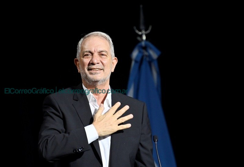 Julio Alak asumió en La Plata con el desafío de "recrear sueños y utopías" Julio Alak asumió en La Plata con el desafío de recrear sueños y utopías 7