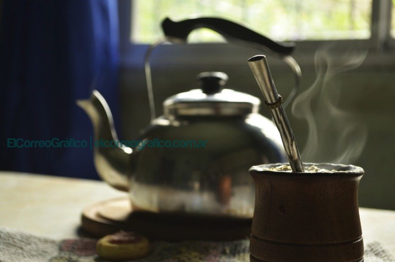 mate, friendship, eveningsJueza de Misiones suspendió parte del DNU sobre el Instituto Nacional de la Yerba Mate