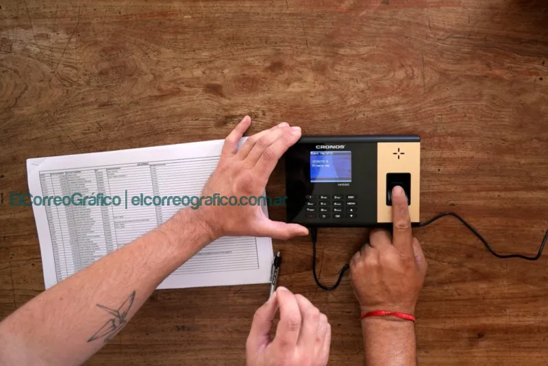La Plata: Implementación del Sistema Biométrico para control de personal La Plata Implementación del Sistema Biométrico para control de personal 2