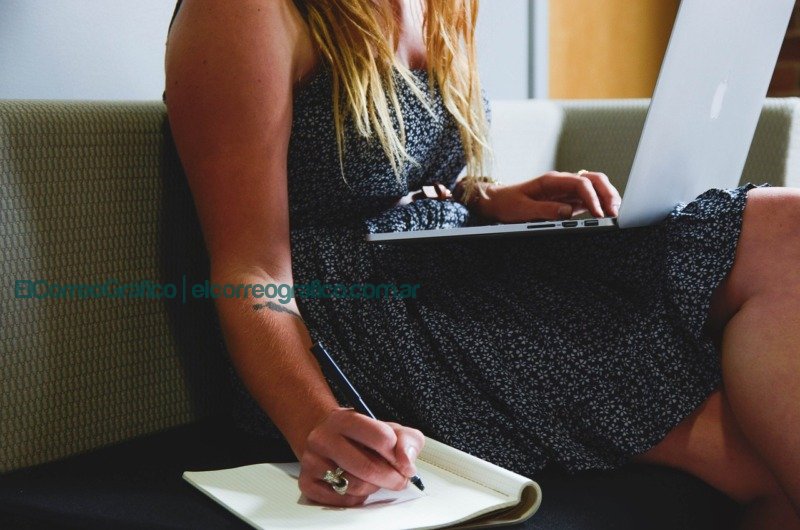 De empleado a freelancer para el exterior: Claves 2024 para sobrevivir en la transformación laboral entrepreneur, startup, woman De empleado a freelancer para el exterior: Claves para sobrevivir en la transformación laboral