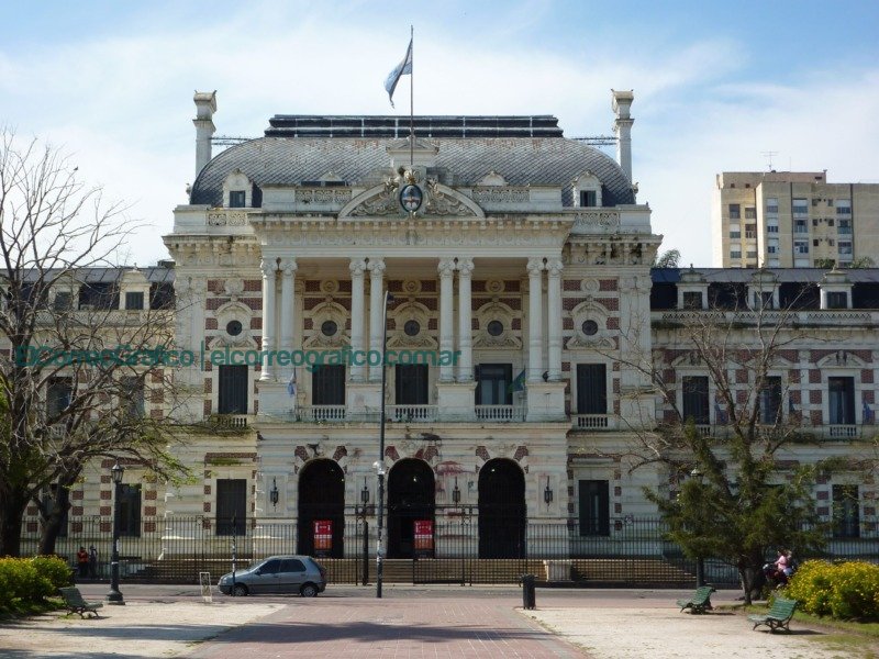 Buenos Aires transfiere $11.6 mil millones a municipios en medio del ajuste nacional Casa de Gobierno de Buenos Aires La Plata Buenos Aires transfiere $11.6 mil millones a municipios en medio del ajuste nacional