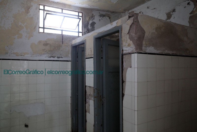 Clausura de la Delegación en Los Hornos debido a condiciones edilicias peligrosas 2