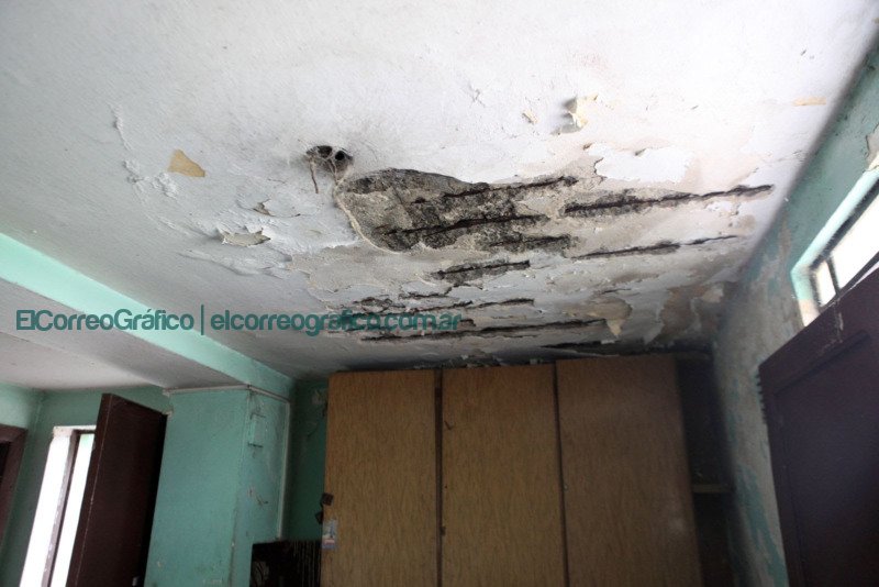 Clausura de la Delegación en Los Hornos debido a condiciones edilicias peligrosas 4
