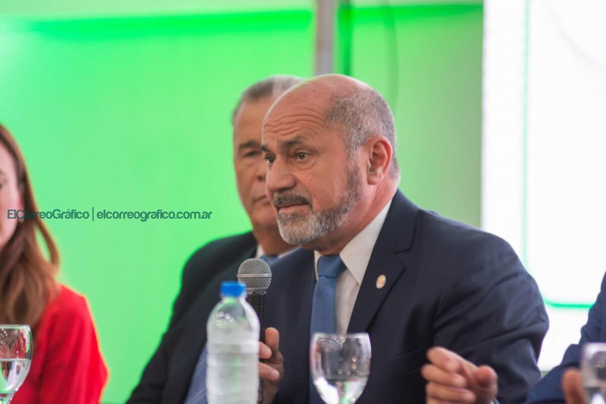 Tiempos de cambios y desafíos en la política de Ensenada Apertura de Sesiones en Ensenada Mario Secco destacó obras y responde a Javier Milei 5 Tiempos de cambios y desafíos en la política de Ensenada