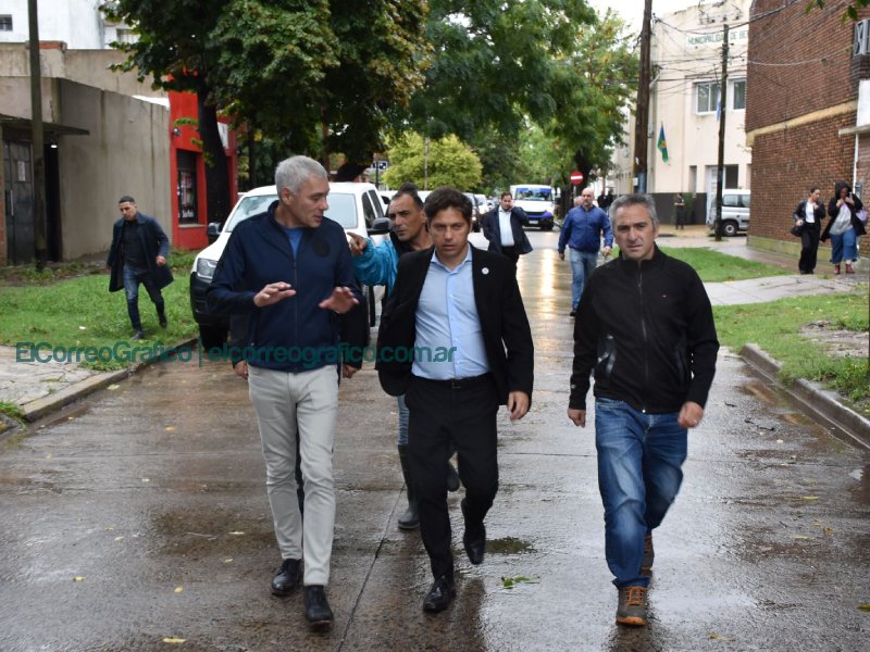 Axel Kicillof y su pausa para tomarse unos mates con Fabián Cagliardi mientras Berisso se ahoga 2
