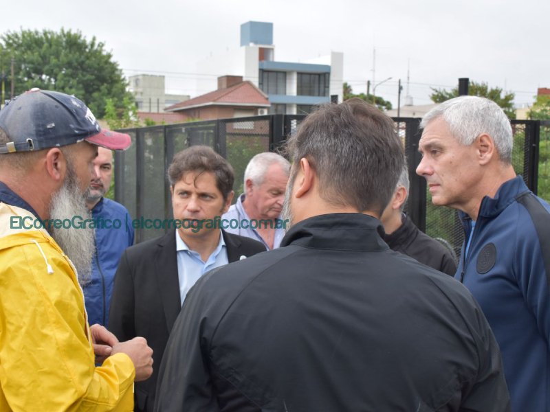 Axel Kicillof y su pausa para tomarse unos mates con Fabián Cagliardi mientras Berisso se ahoga 4