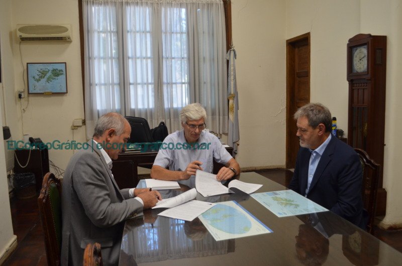 UNLP y Nueve de Julio SAT firman convenio para reconversión de colectivos eléctricos 1