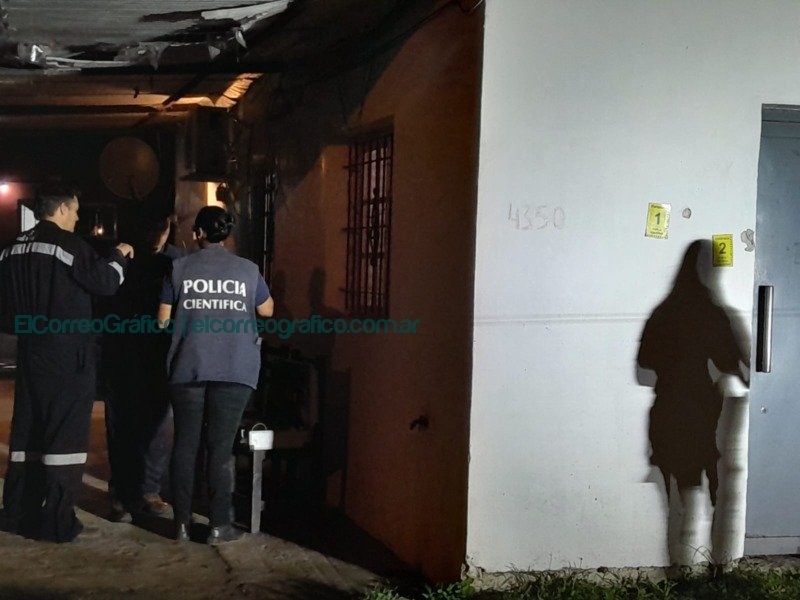 Violencia de la UOCRA en Berisso: Balearon casa del nieto del Pata Medina después de enfrentamiento en YPF Violencia de la UOCRA en Berisso, Balearon casa del nieto del Pata Medina después de enfrentamiento en YPF 3