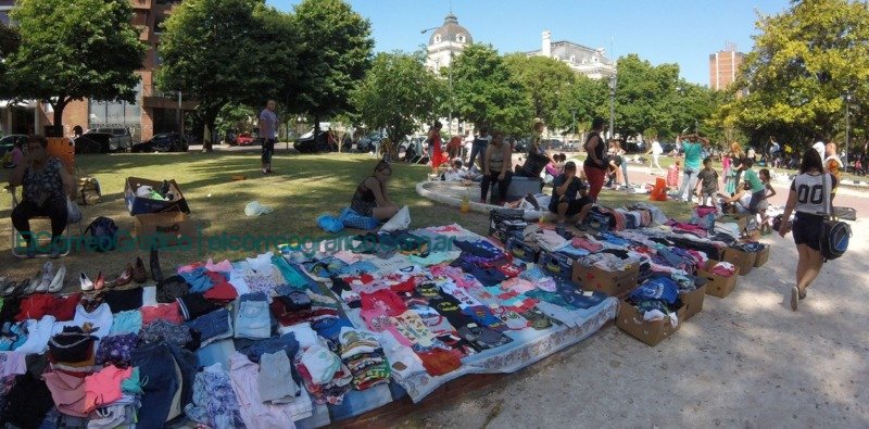 Alak y Larroque articulan políticas sociales y la reconversión de la venta en la vía pública 2