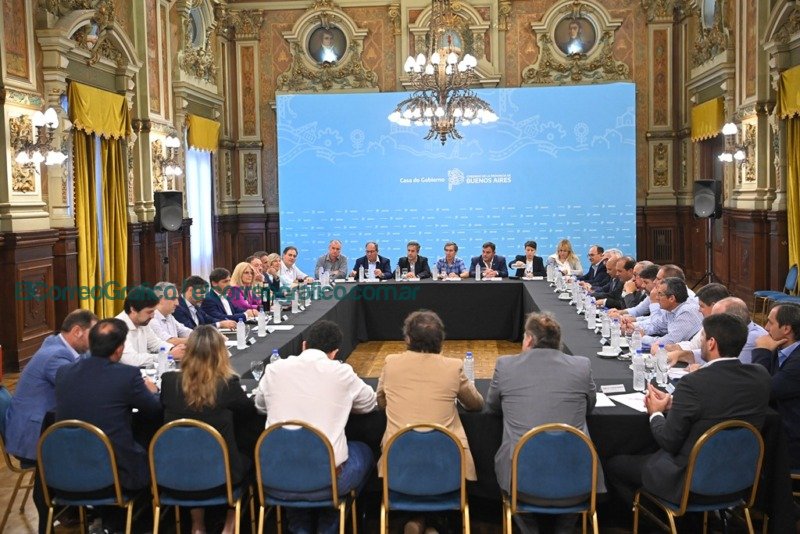 Encuentro del gobernador Axel Kicillof con intendentes radicales 1